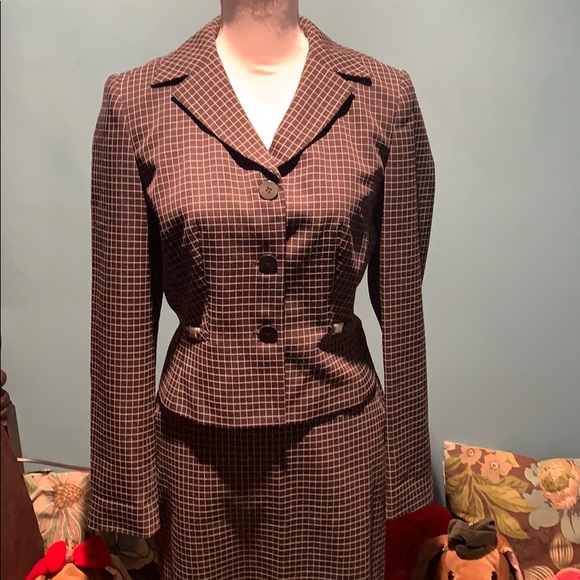 Georgiou Studio 2piece suit size 6 - Picture 2 of 8